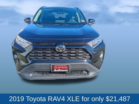 Used 2019 Toyota RAV4 XLE w/ Convenience Package image 2