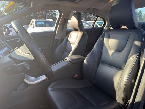 Used 2017 Volvo S60 T5 Inscription image 25