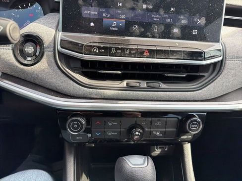 Used 2023 Jeep Compass Sport image 19