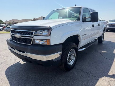 Used 2007 Chevrolet Silverado 2500 LT w/ Onstar Plus Package AWD/4WD image 10