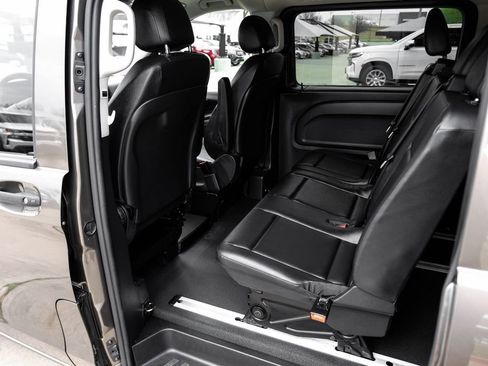 Used 2017 Mercedes-Benz Metris Passenger w/ Driver Efficiency Package image 34