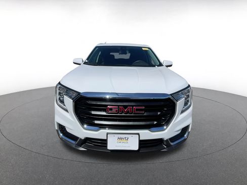 Used 2024 GMC Terrain SLE image 4
