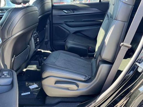 New 2025 Jeep Grand Cherokee L Altitude image 13