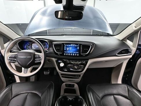 Used 2018 Chrysler Pacifica Limited w/ Advanced Safetytec Group FWD image 25