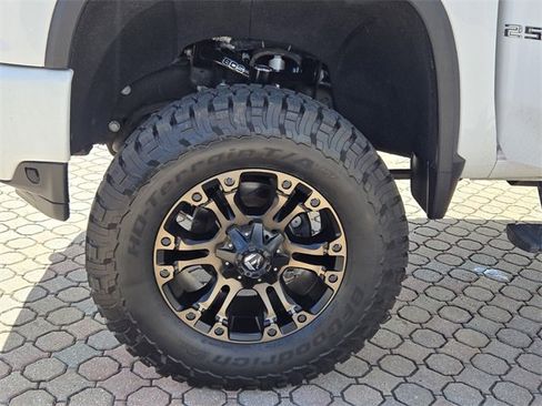 Used 2020 Chevrolet Silverado 2500 High Country w/ Z71 Off-Road Package image 12