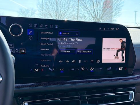 Used 2024 Chevrolet Traverse Z71 image 11