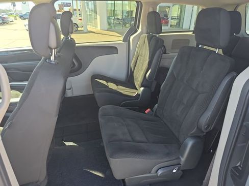 Used 2018 Dodge Grand Caravan SE w/ UConnect Hands-Free Group image 21