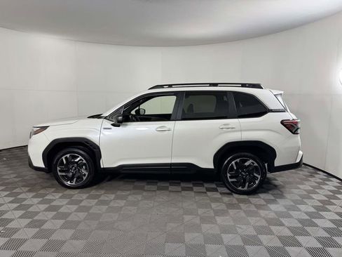 Certified 2025 Subaru Forester Premium AWD/4WD image 10