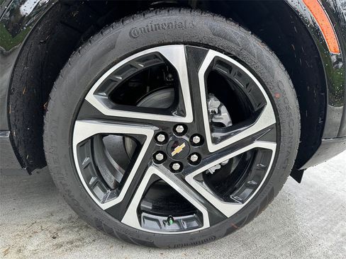 New 2026 Chevrolet Equinox EV LT image 9