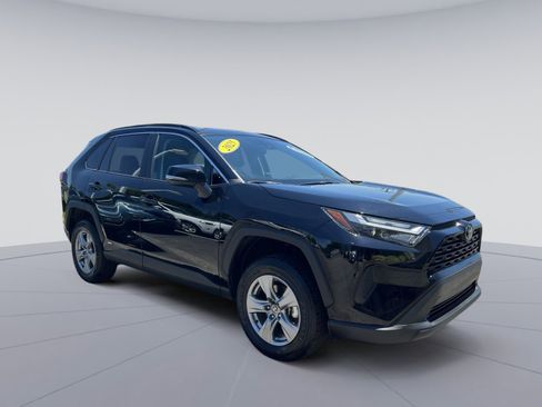Used 2025 Toyota RAV4 XLE AWD/4WD image 11