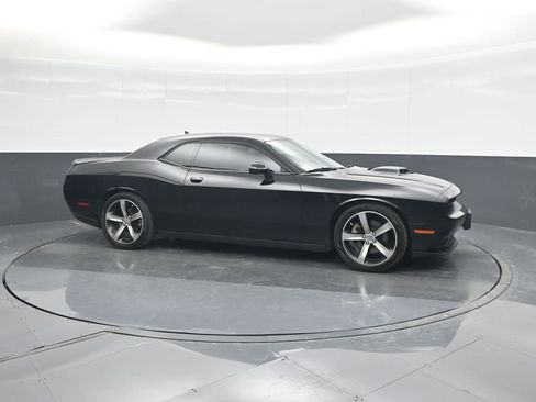Used 2015 Dodge Challenger R/T RWD image 11