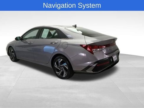 Used 2025 Hyundai Elantra SEL FWD image 5