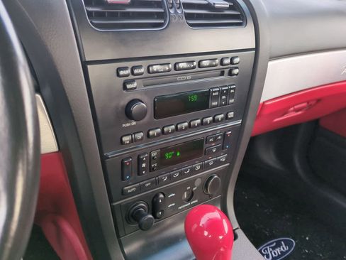 Used 2002 Ford Thunderbird image 24