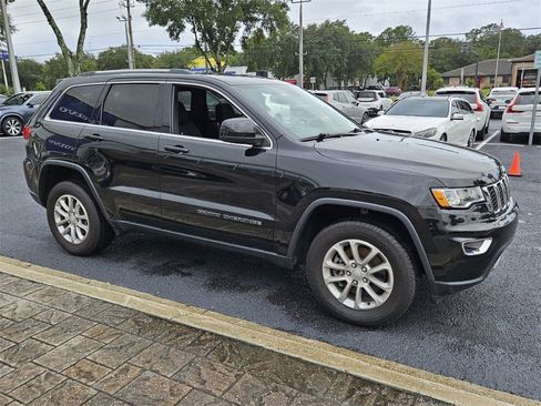 Used 2021 Jeep Grand Cherokee Laredo image 17