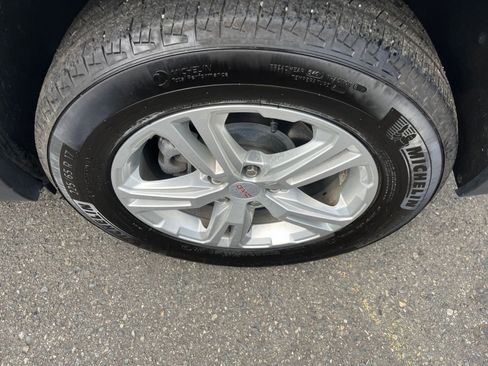 Used 2024 GMC Terrain SLE image 32