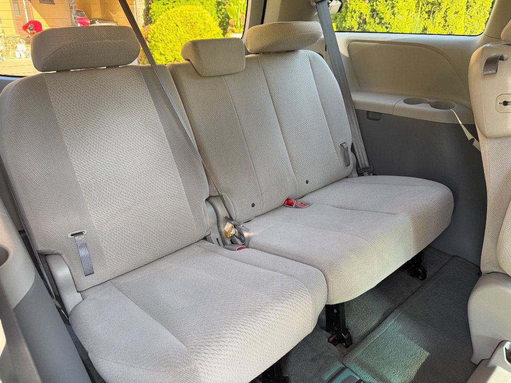 Used 2012 Toyota Sienna LE FWD image 21