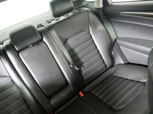 Used 2014 Ford Fusion SE w/ Equipment Group 202A image 14