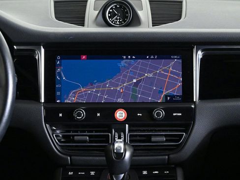 Certified 2024 Porsche Macan image 15