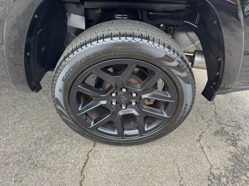 Used 2022 RAM 1500 Laramie AWD/4WD image 12