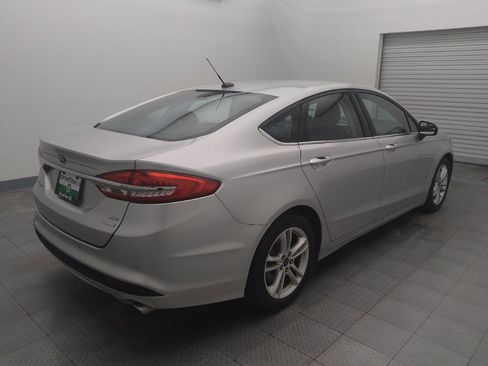 Used 2018 Ford Fusion SE w/ Fusion SE Technology Package image 9