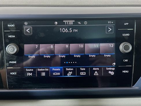 Used 2022 Volkswagen Taos SE w/ Panoramic Sunroof Package FWD image 21