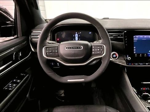Used 2022 Jeep Wagoneer Series II AWD/4WD image 6