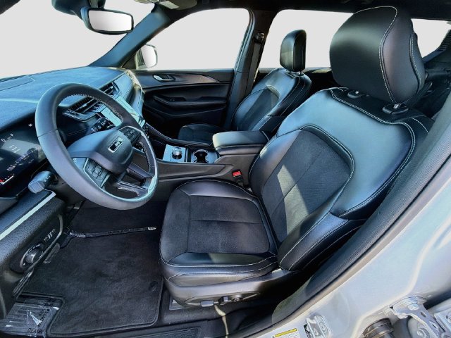 Used 2024 Jeep Grand Cherokee L Laredo RWD image 22
