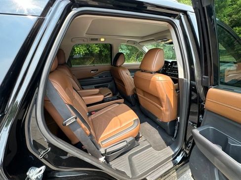 Used 2023 Nissan Pathfinder Platinum AWD/4WD image 17