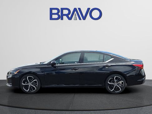 Used 2024 Nissan Altima 2.5 SR FWD image 2