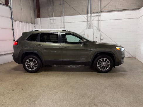 Used 2019 Jeep Cherokee Latitude Plus w/ Cold Weather Group AWD/4WD image 7