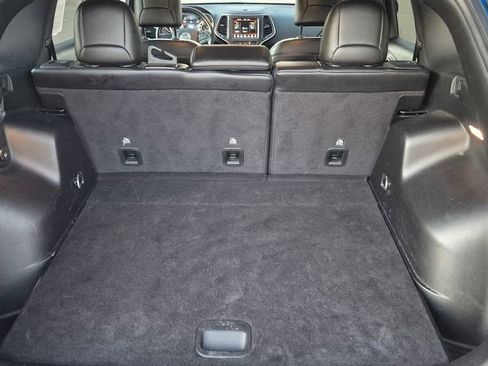 Used 2021 Jeep Cherokee Trailhawk image 11