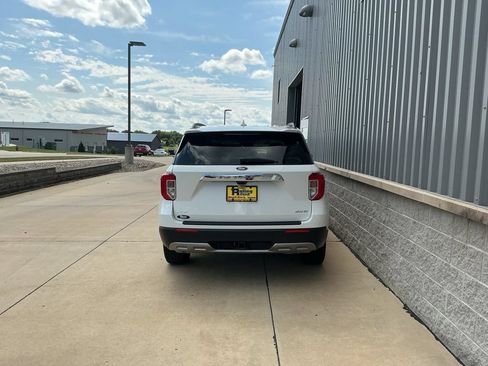 Used 2024 Ford Explorer XLT w/ Equipment Group 202A AWD/4WD image 5