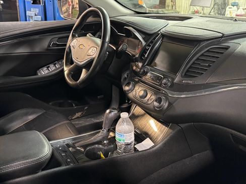 Used 2019 Chevrolet Impala Premier FWD image 2
