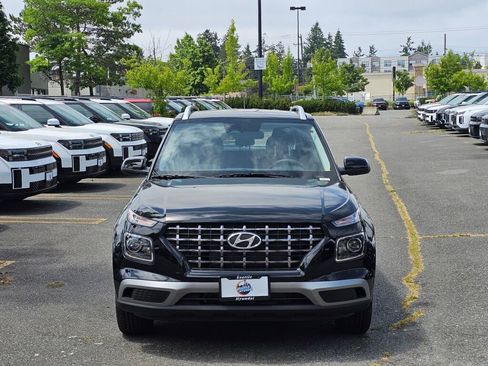 Used 2025 Hyundai Venue SEL image 2