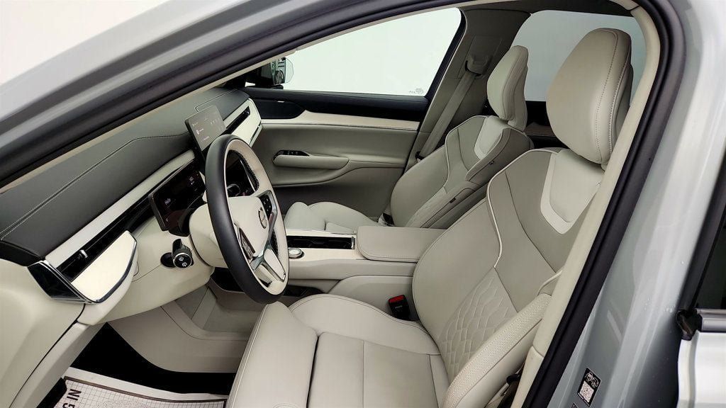 Used 2025 Volvo EX90 Ultra AWD/4WD image 19