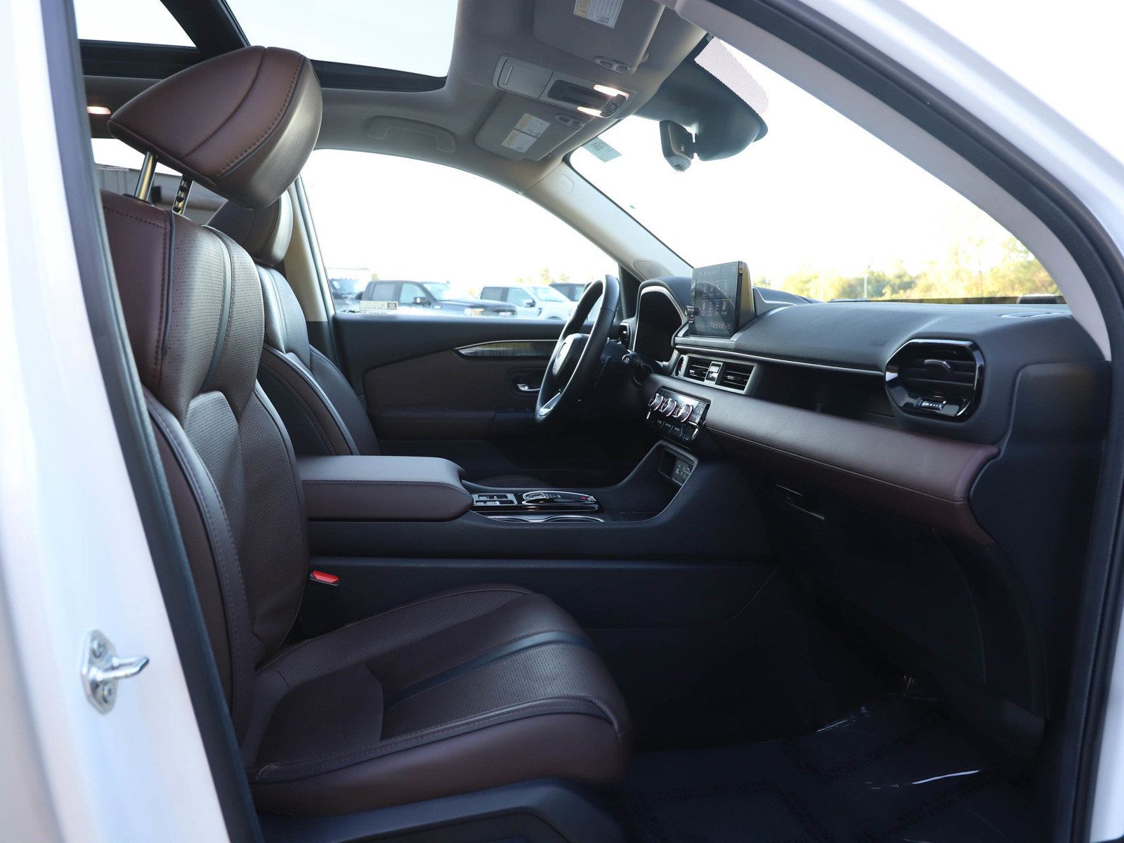 Used 2024 Honda Pilot Elite image 11