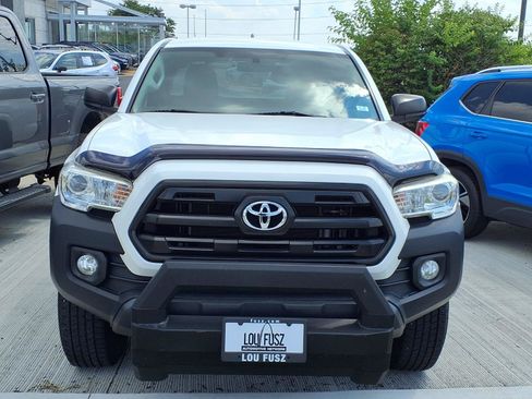 Used 2017 Toyota Tacoma SR AWD/4WD image 18