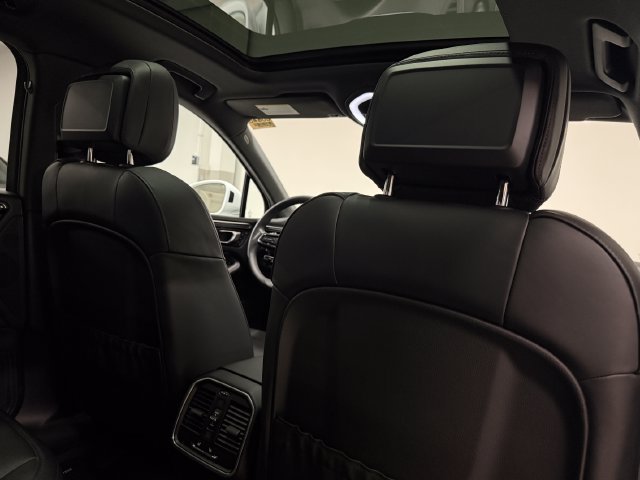 Certified 2026 Porsche Macan AWD/4WD image 24