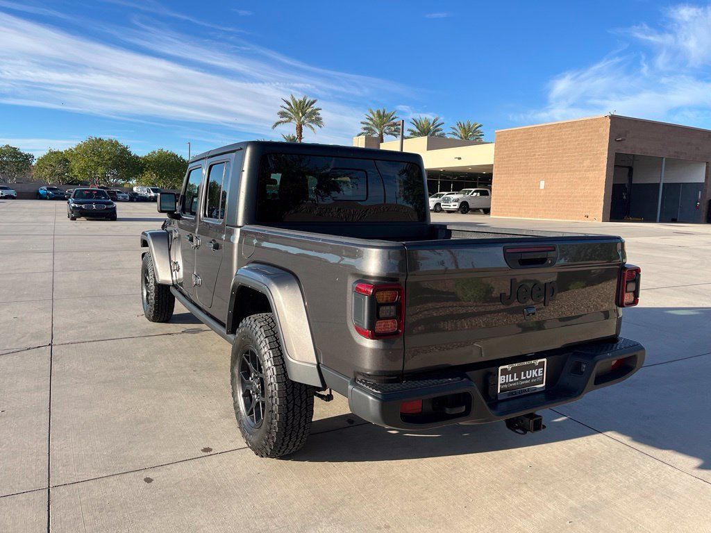 Used 2024 Jeep Gladiator Sport AWD/4WD image 9