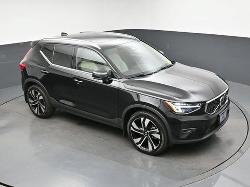Used 2023 Volvo XC40 B5 Ultimate w/ Protection Package Premier AWD/4WD image 18