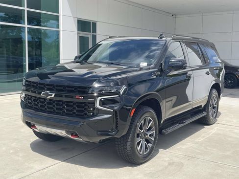 Used 2023 Chevrolet Tahoe Z71 w/ Luxury Package AWD/4WD image 2