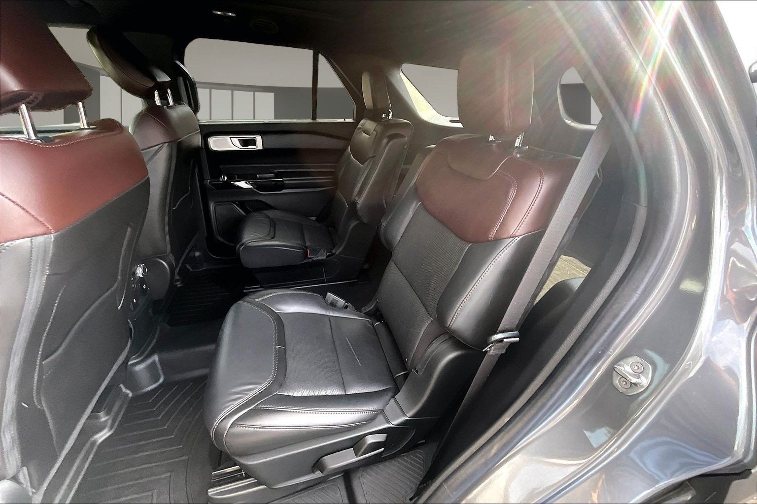 Used 2022 Ford Explorer Platinum w/ Equipment Group 601A RWD image 24