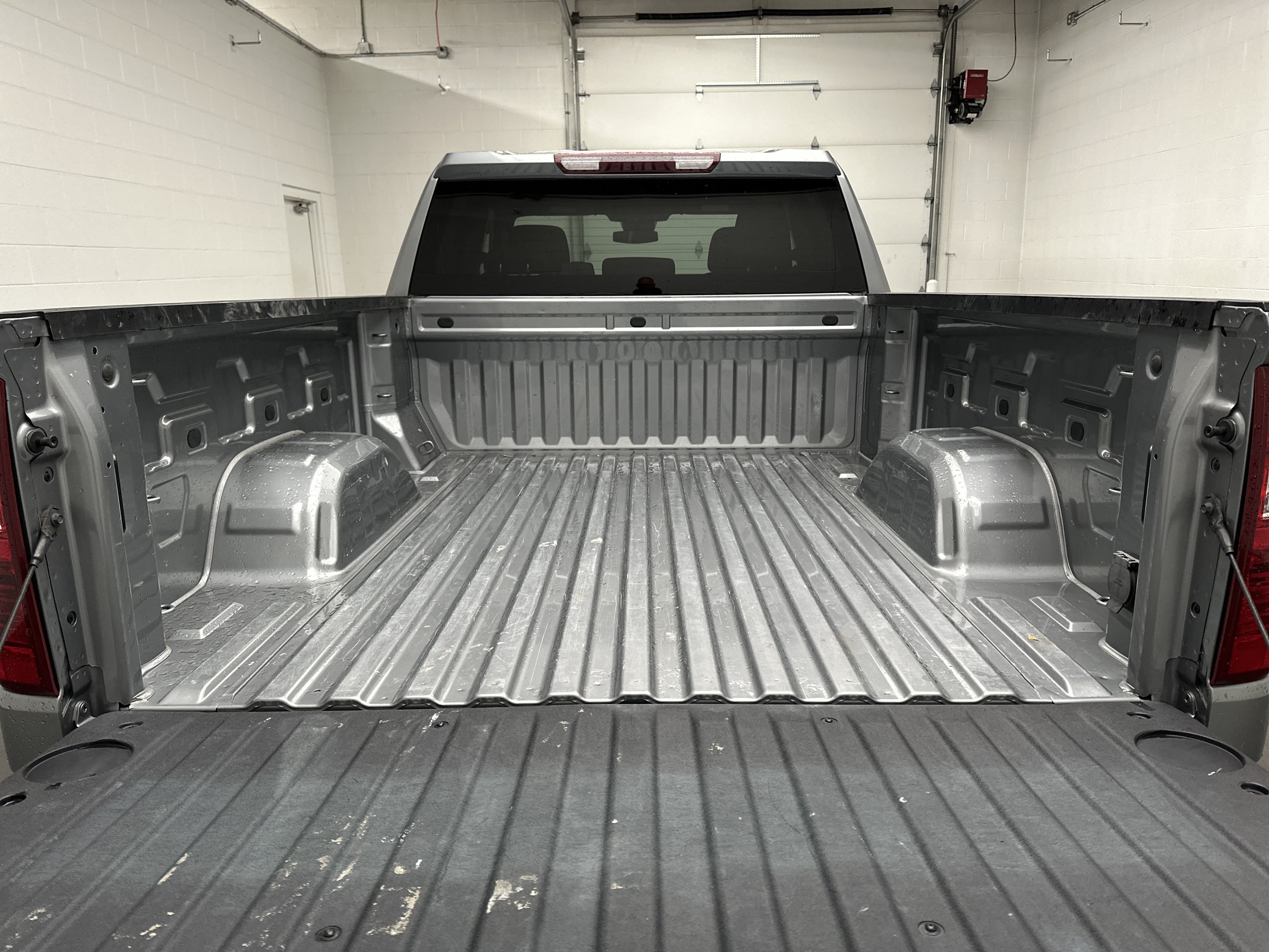 Used 2024 Chevrolet Silverado 1500 LT AWD/4WD image 14