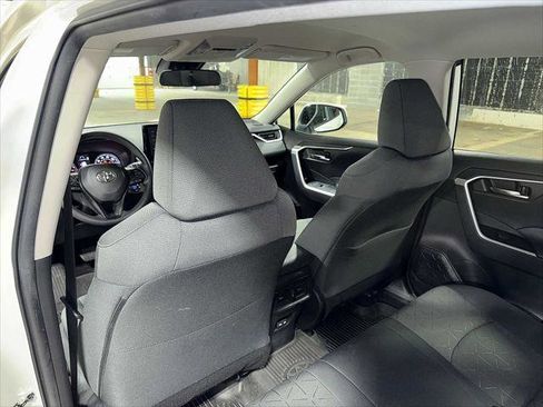Certified 2022 Toyota RAV4 XLE image 33