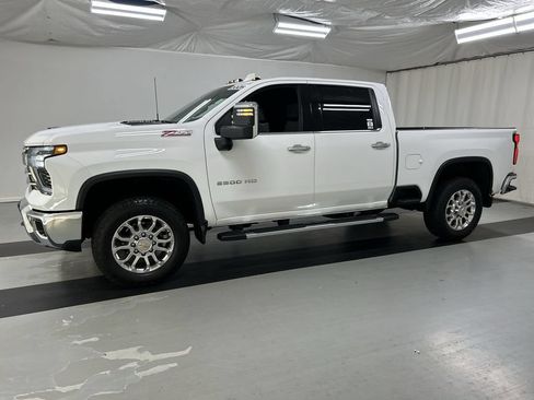 Used 2025 Chevrolet Silverado 2500 LTZ w/ LTZ Plus Package AWD/4WD image 6