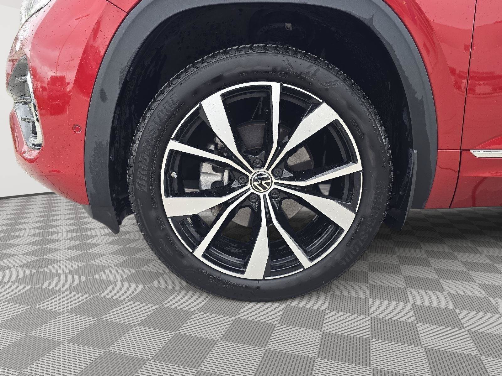 Certified 2024 Volkswagen Atlas Cross Sport SEL Premium R-Line AWD/4WD image 4