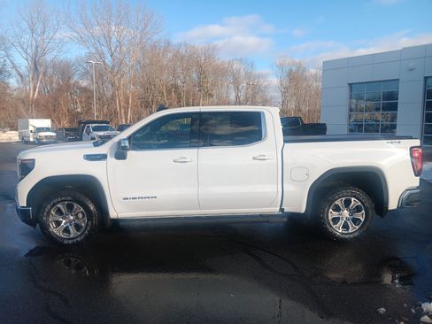 Used 2024 GMC Sierra 1500 SLE w/ Preferred Package image 2