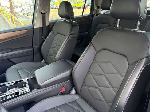 Used 2025 Volkswagen Atlas Cross Sport SE image 38