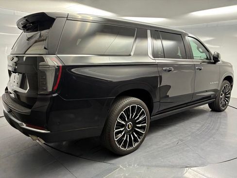 Used 2025 Chevrolet Suburban High Country AWD/4WD image 6