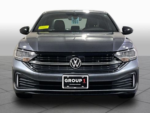 Used 2023 Volkswagen Jetta Sport FWD image 3